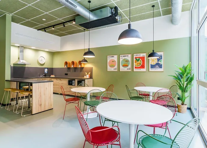 Student Factory Centre * نانسي